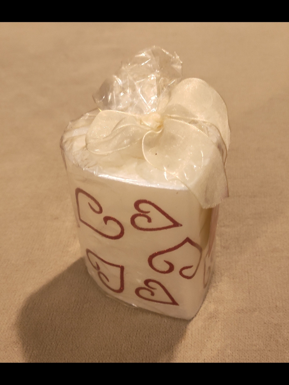 NWT! Kohl's Cream Decorative Candle with Red Heart Accents